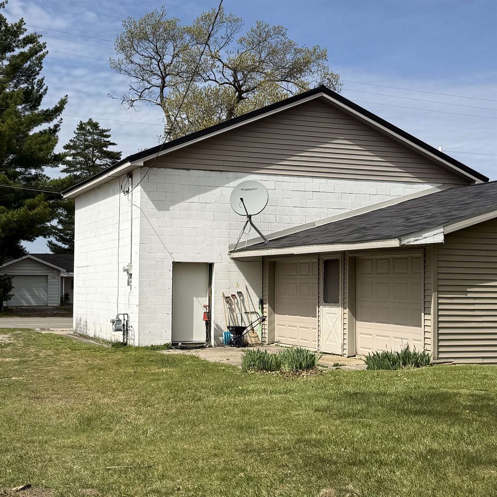3953 Saginaw, Grant township