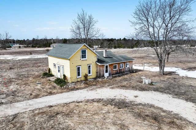 17140 Honor Hwy, Interlochen