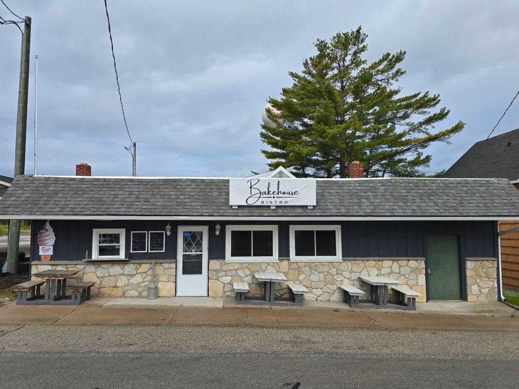 168 S Ontario St, DeTour township