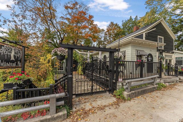 201 N Mill St, Northport