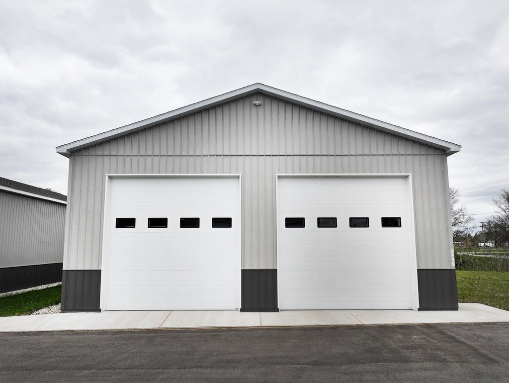 5896 Storage Loop Dr, Blair township