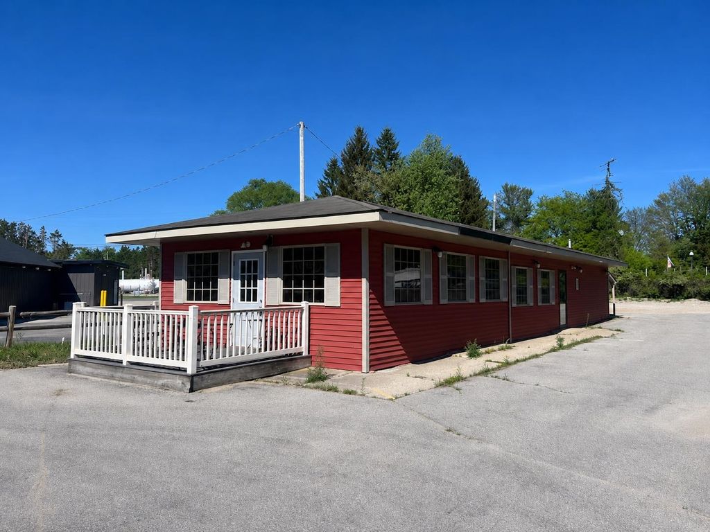 103 S Division, Kearney township
