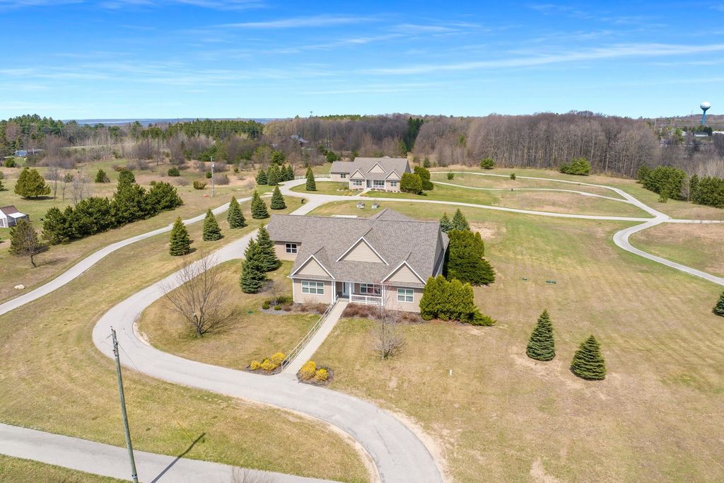 3205 Supply, East Bay township