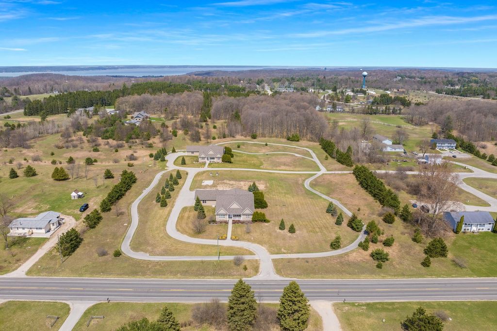 3205 Supply, East Bay township