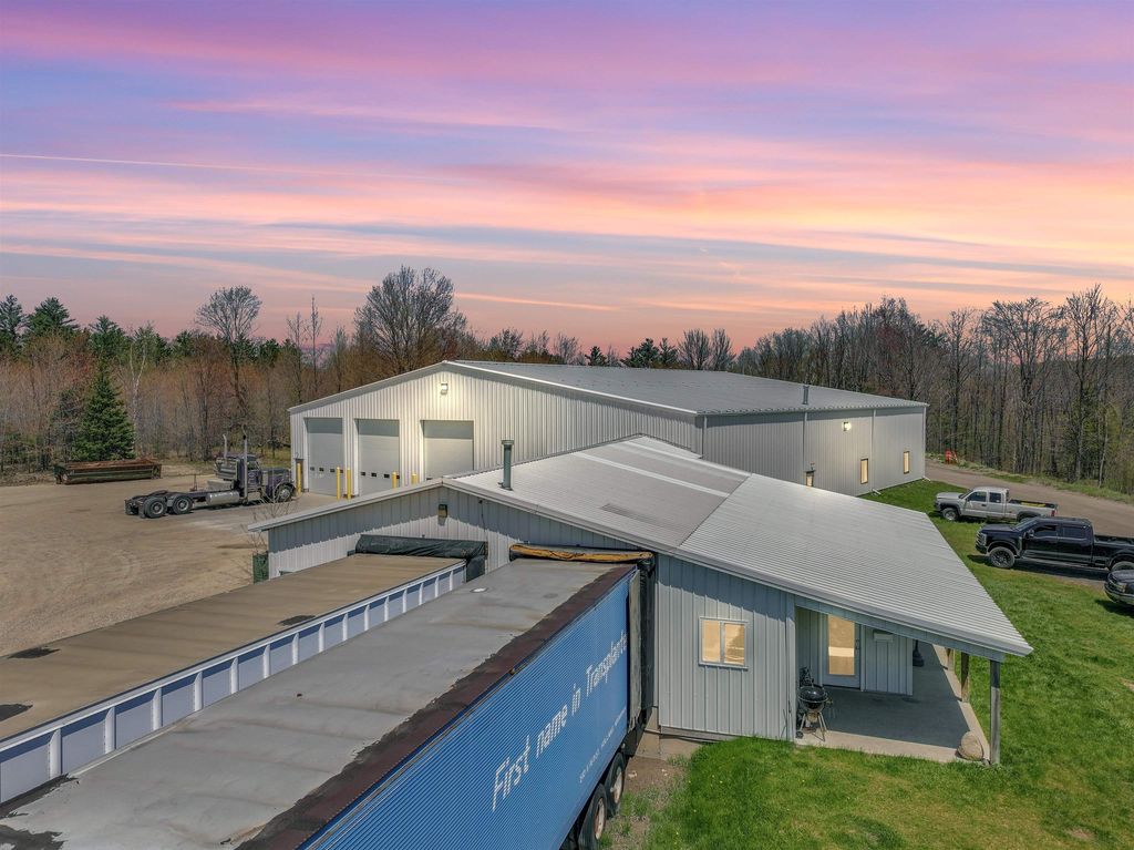 6851 W Gerwoude, Richland township