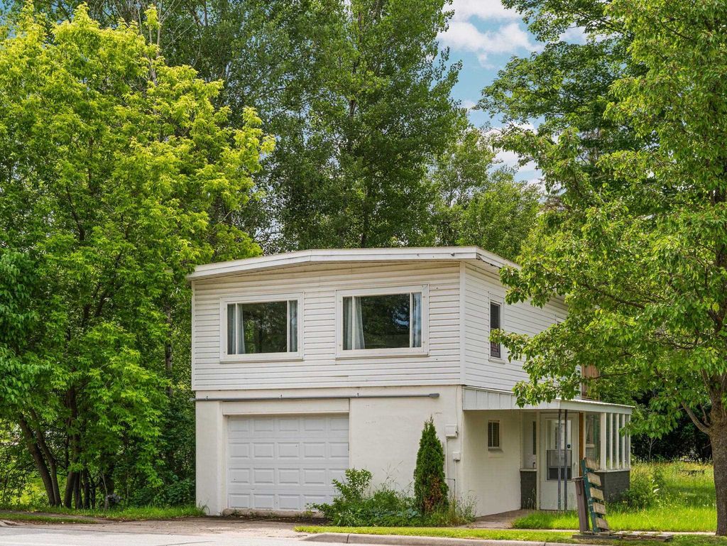 309 W Main St, Paradise township