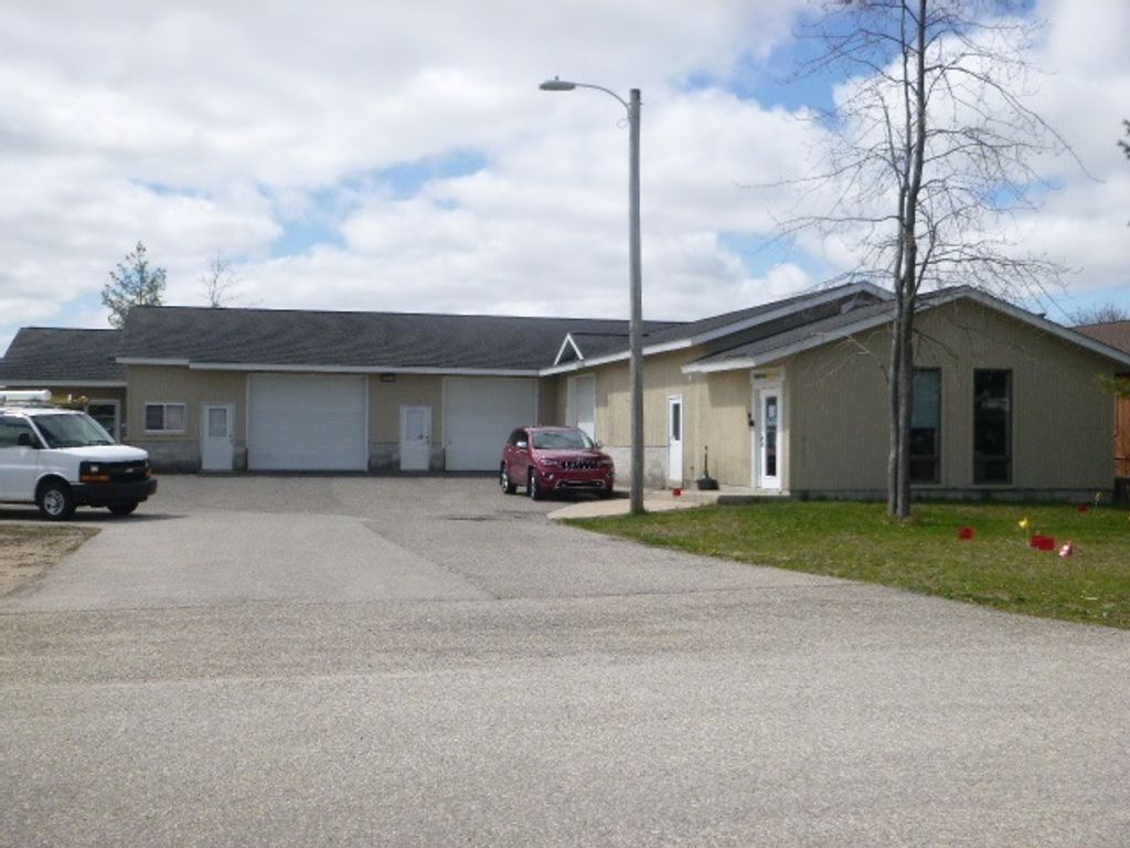 876 Robinwood, Garfield charter township