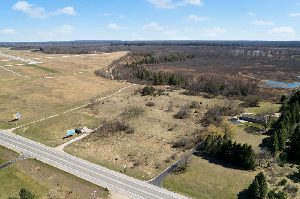 2051 E Parkdale, Manistee township