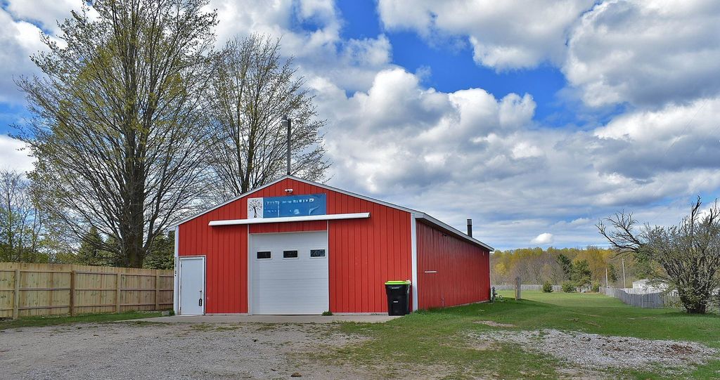 11844 Us-31 S, Green Lake township