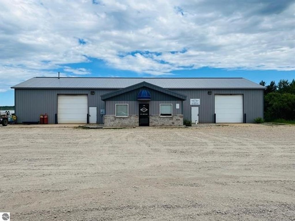 250 Clay Dr, Haring charter township