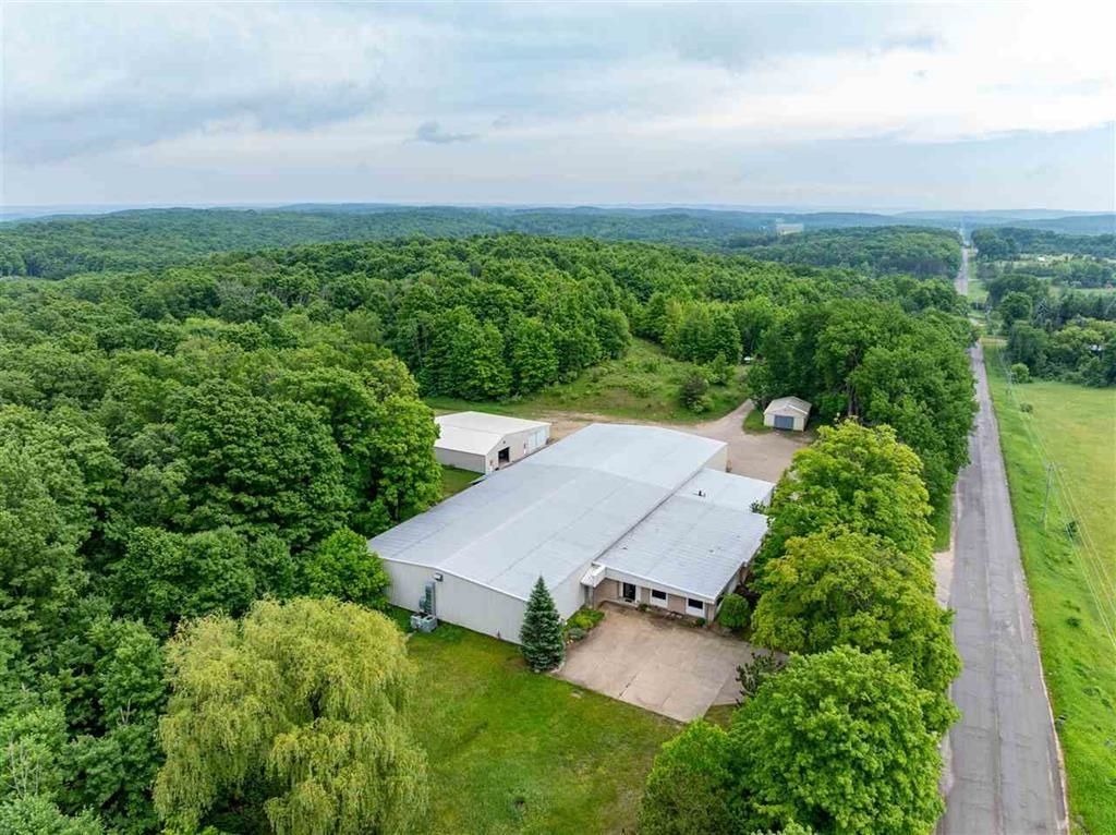 3166 Muckle Rd, Echo township