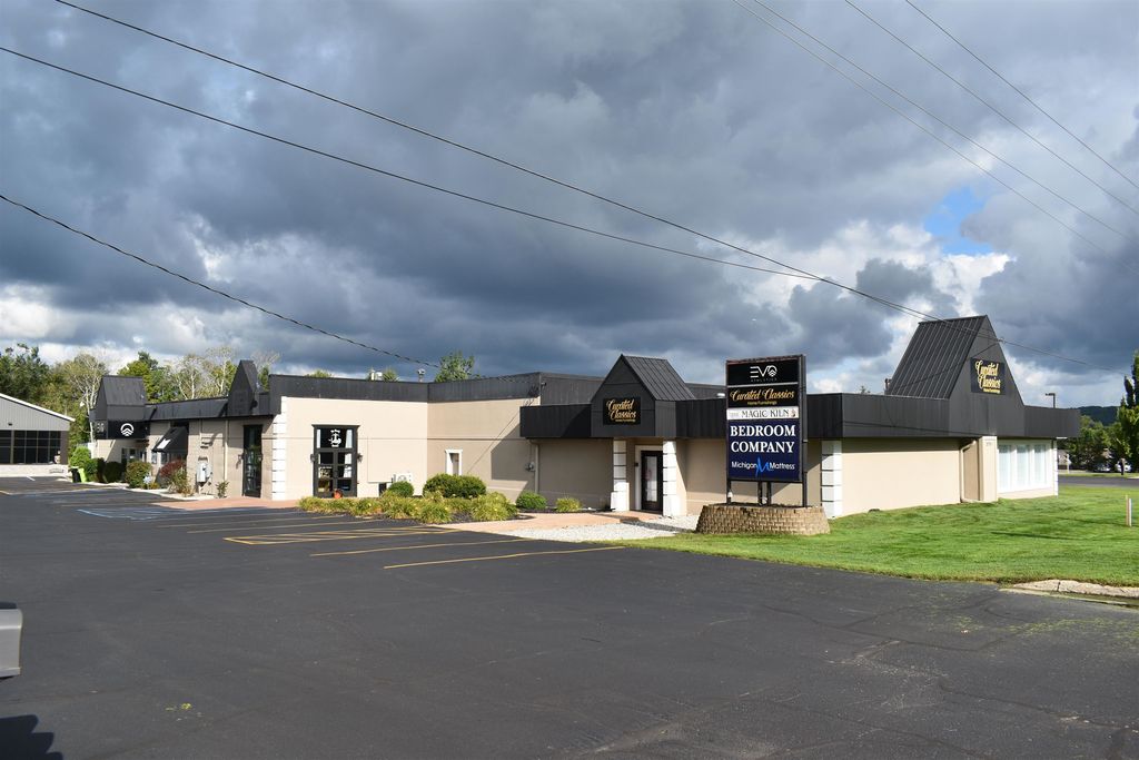 2751 N Us-31 S, Garfield charter township