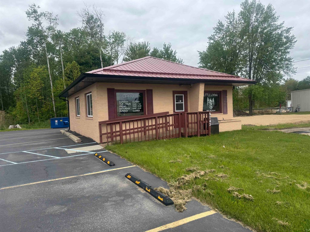 9743 N Greenville, Lakeview village