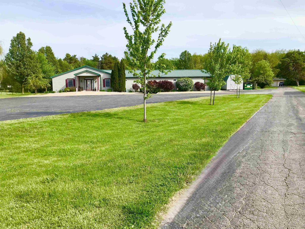 702 & 700 E Remus Rd, Union charter township