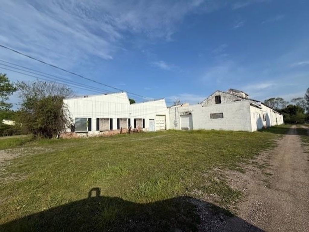 700 W End, Alma city