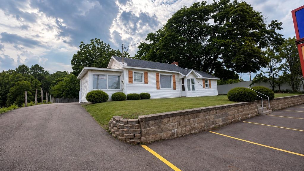 4108 S Cedar Street, Lansing city