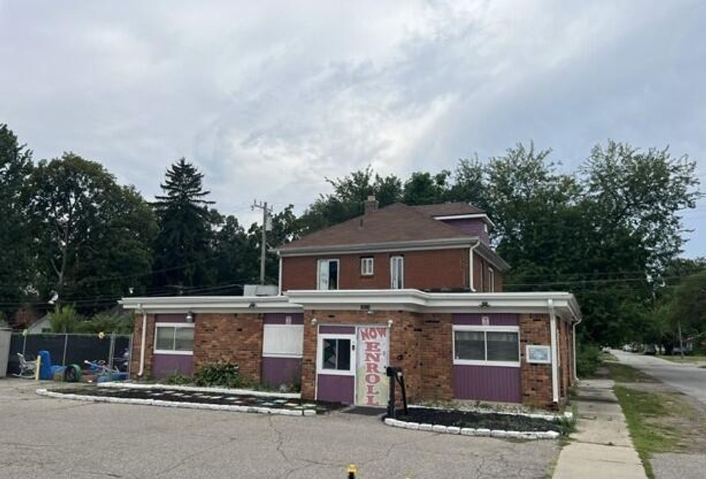 19211 Beech Daly, Redford charter township