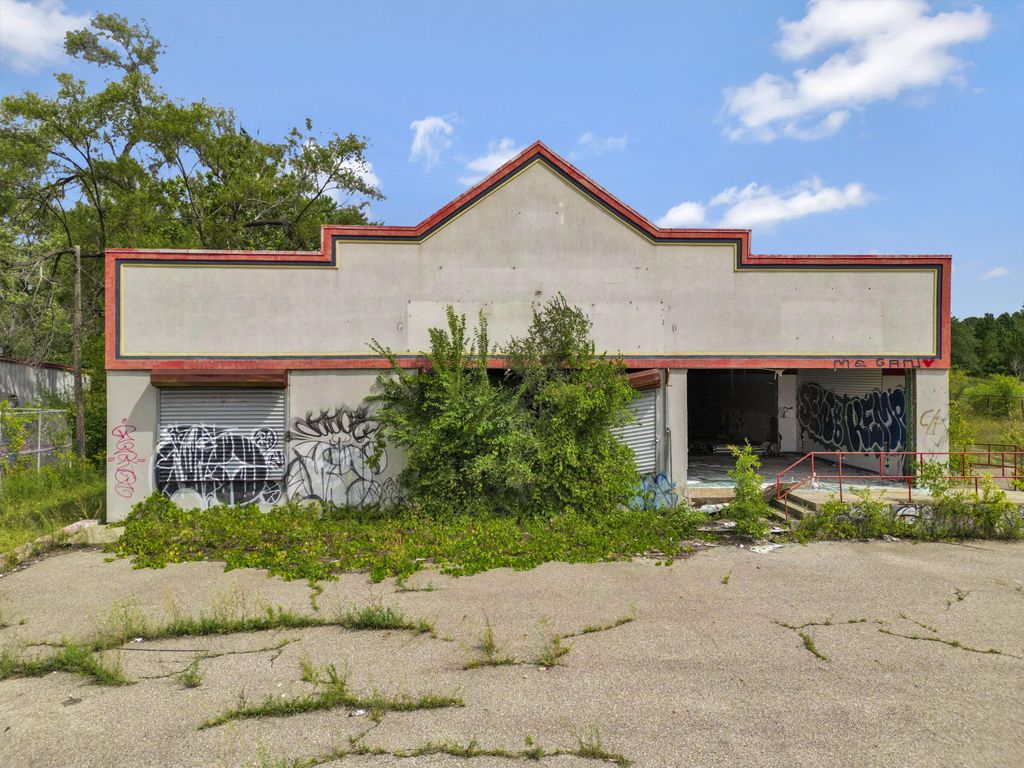 2913 S Dort Highway, Flint city