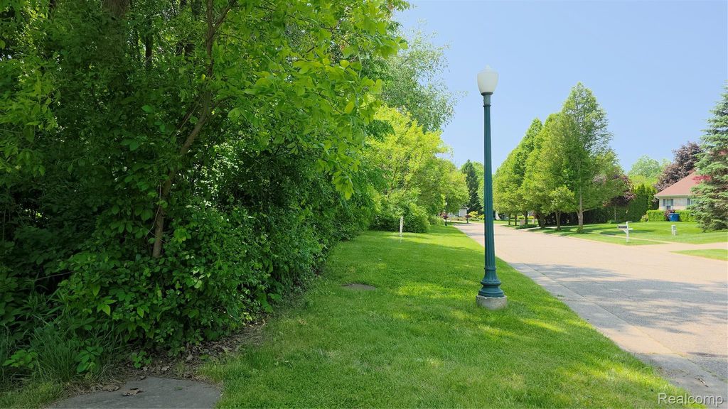 612 Carriage Way, Davison city
