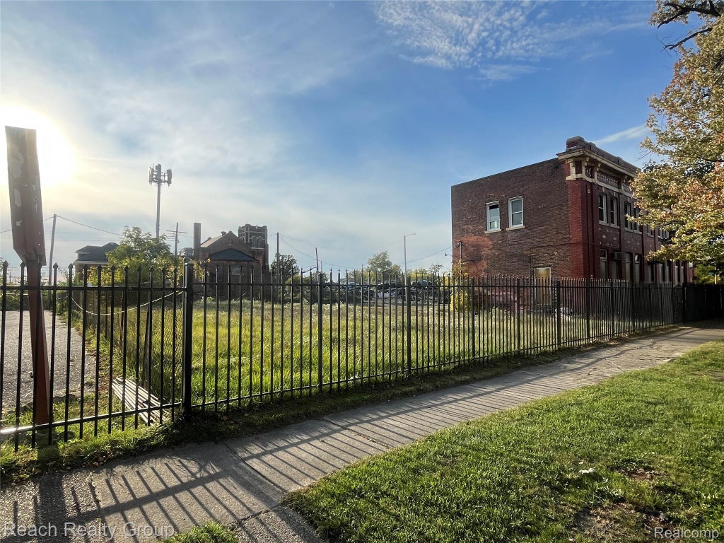 3537 Cadillac Blvd, Detroit city