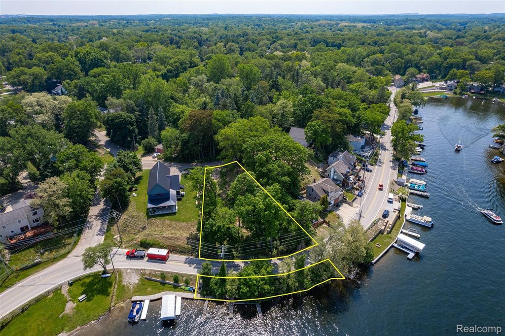 411 Heights Road, Lake Orion
