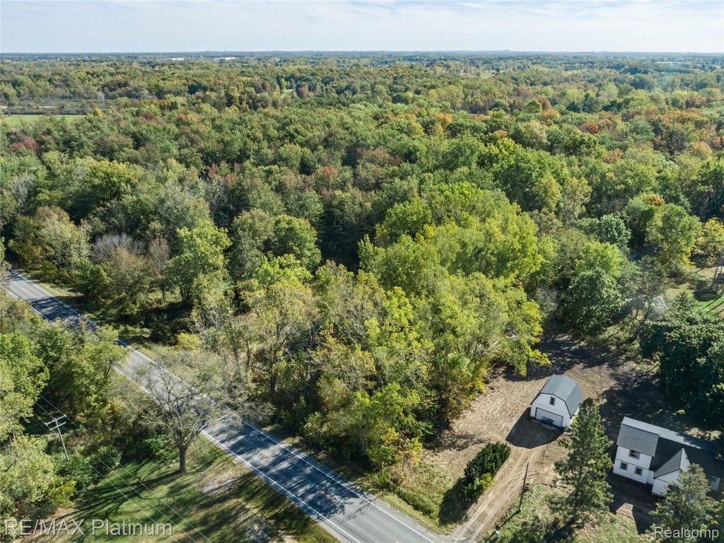 South Of 12111 Linden Rd Linden Road, Fenton city