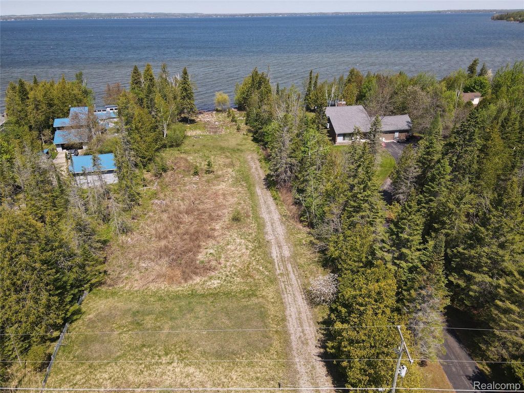 1197 Needle Point Drive, Cheboygan city