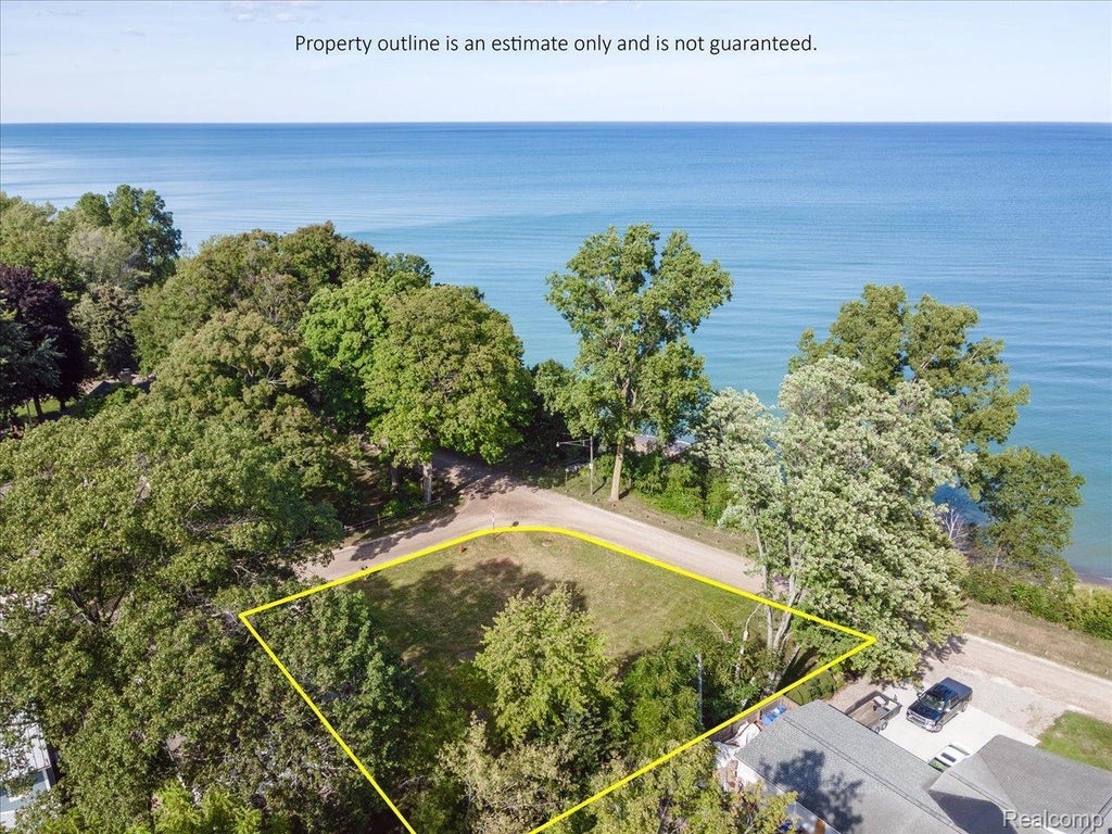 7102 Lakeview Drive, Worth township