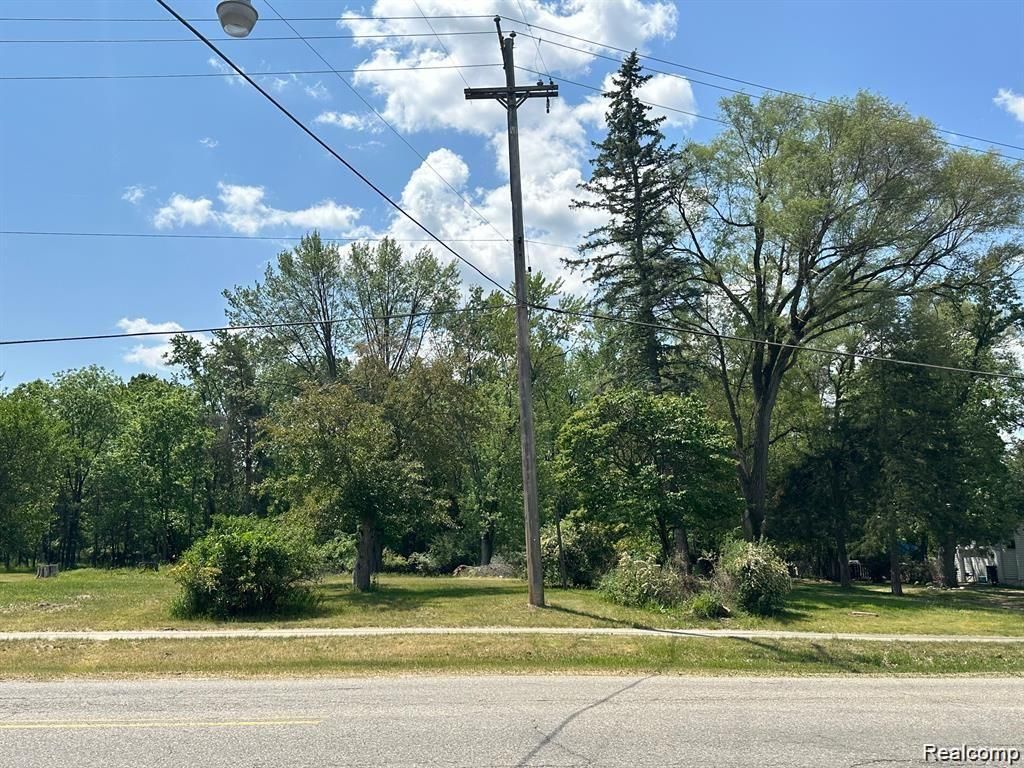 2045 S Long Lake Road, Fenton city