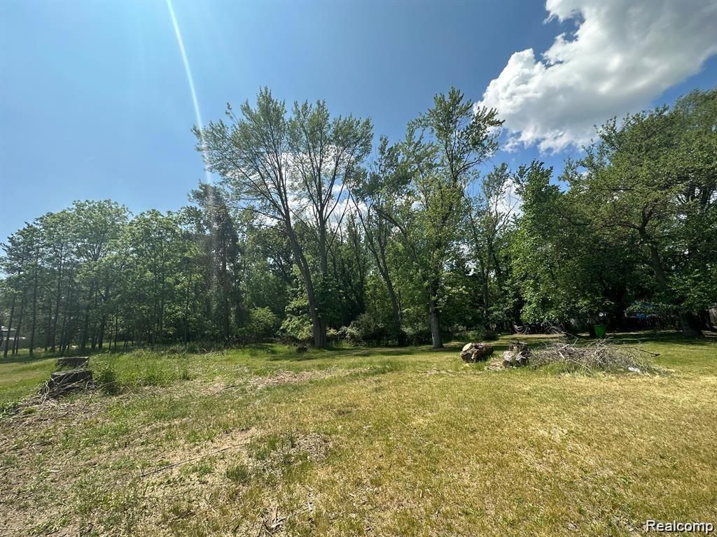 2055 S Long Lake Road, Fenton city