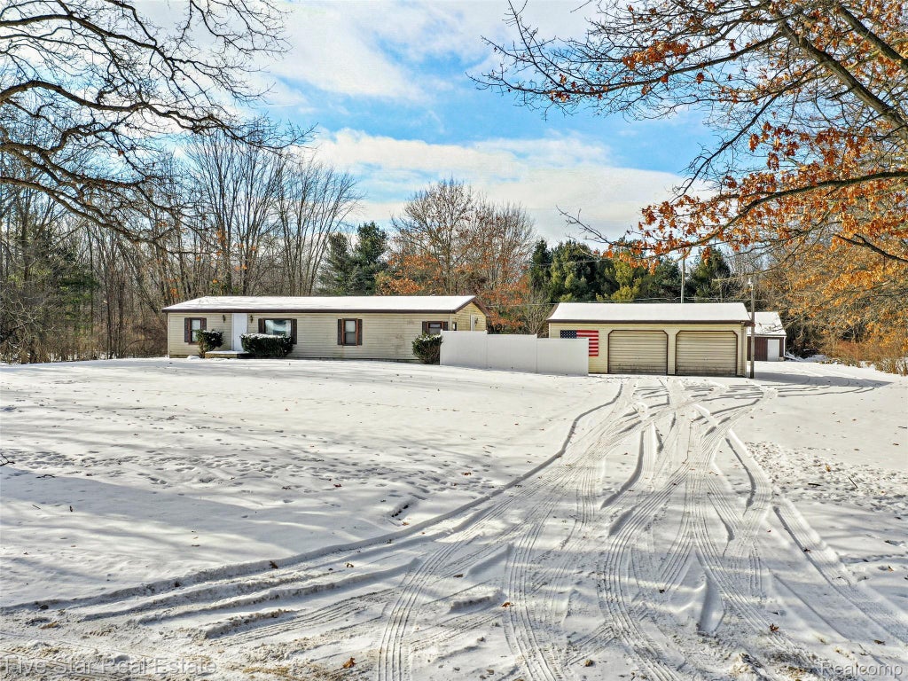 2185 Armond Road, Howell city