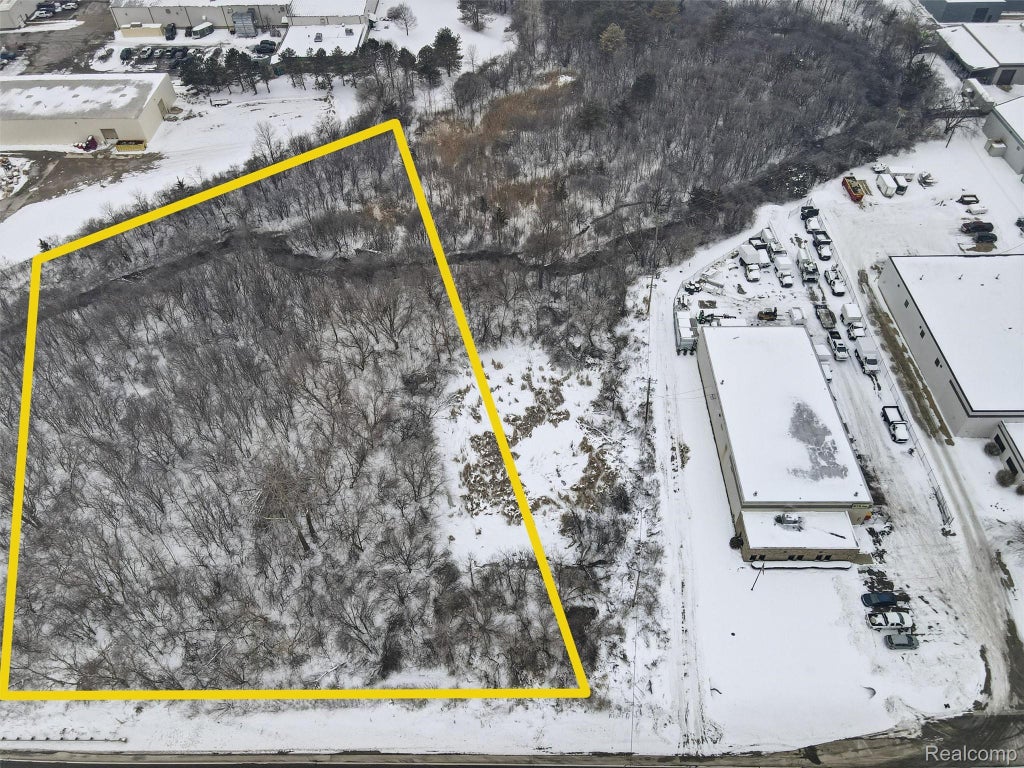 000 Powell Road, Romeo village