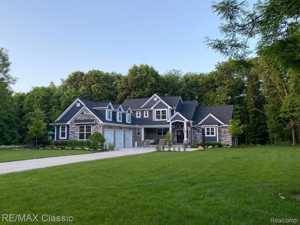 43 Canterwood, Highland charter township