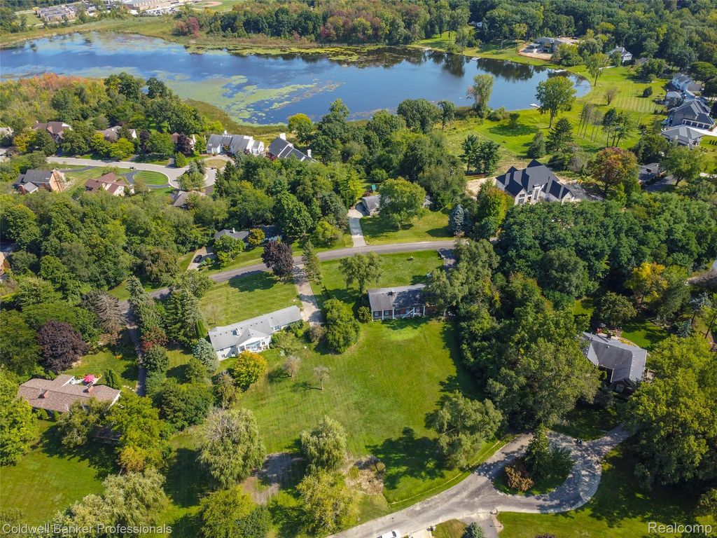 3260 Chickering Lane, Bloomfield charter township