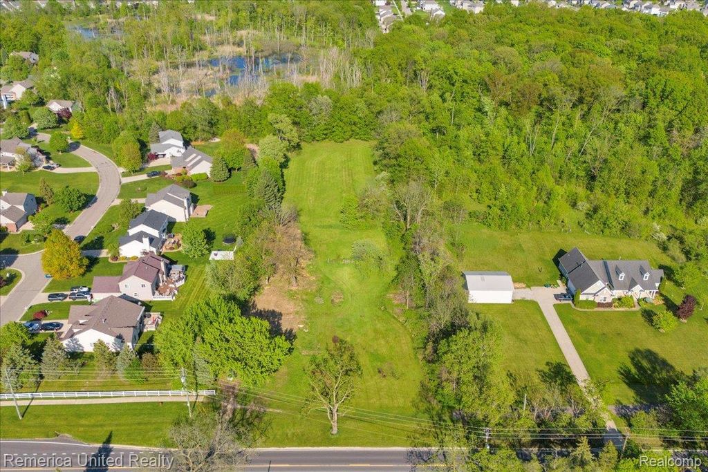 25100 Martindale Road, Lyon charter township
