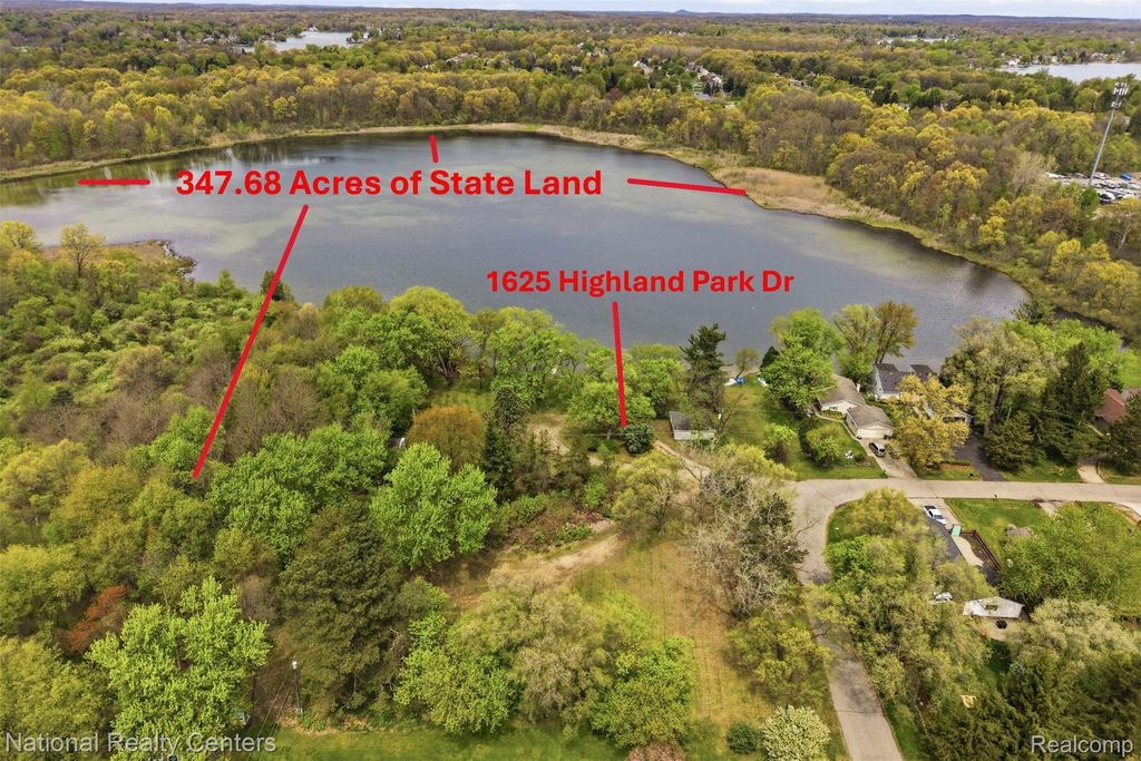 1625 Highland Park Drive, Highland charter township