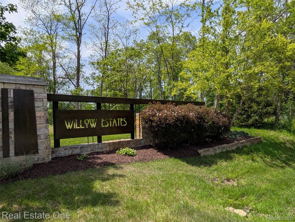 508 Woodstone Court, White Lake charter township