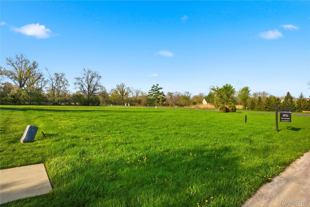 25 Potowatomi Drive, Grosse Ile township