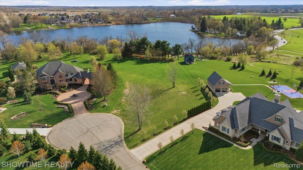 69225 Lake Point Court, Bruce township