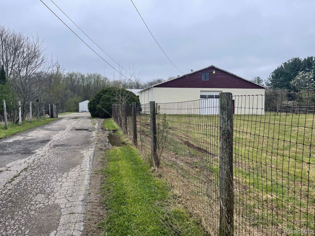 8261 Fenton Road, Grand Blanc charter township