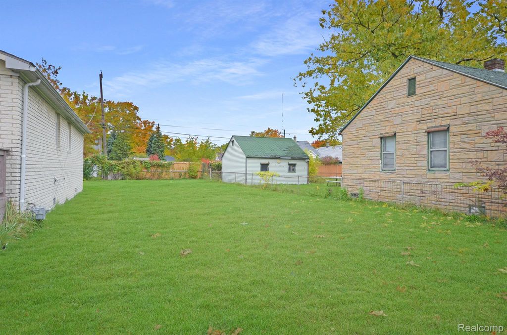 000 W Muir, Hazel Park city