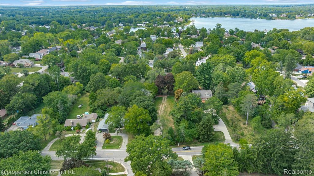 5620 Inkster Road, West Bloomfield charter township