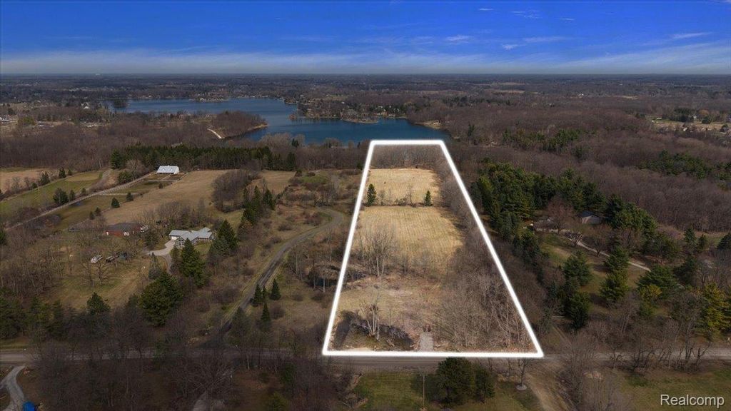 10515 Horton Road, Atlas township