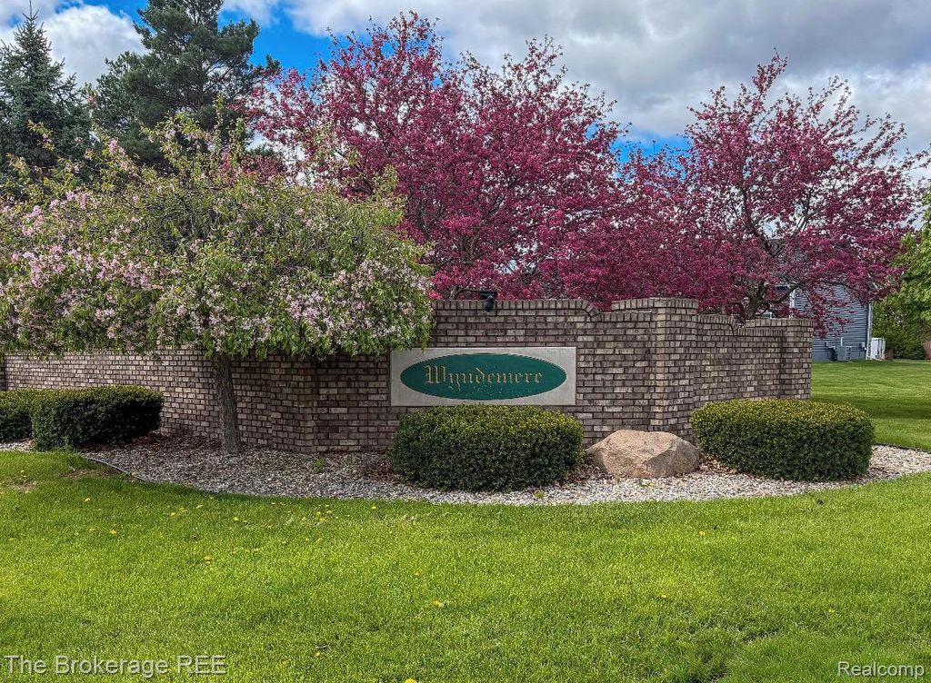 6318 Victoria Lane, Mundy township