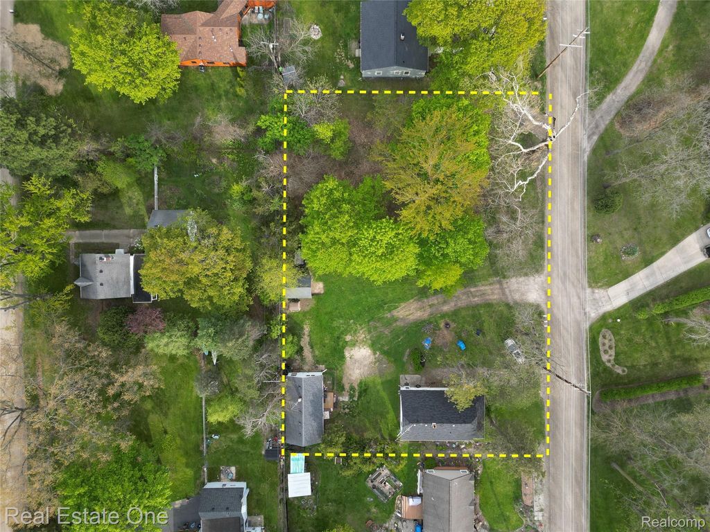 1850-1852 Ward Road, Bloomfield charter township