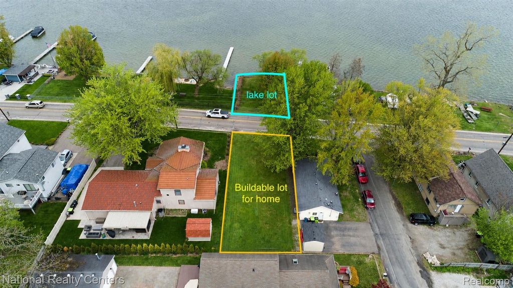 903 S. Lake Drive, Novi city