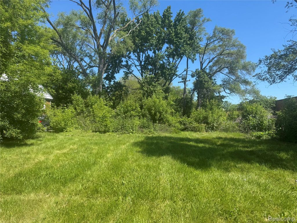 17927 E 10 Mile Road, Roseville city