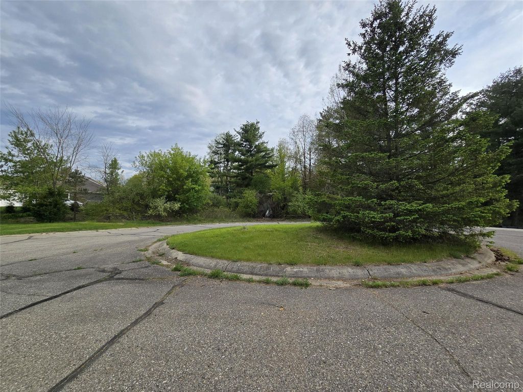 3831 Michael Court, White Lake charter township