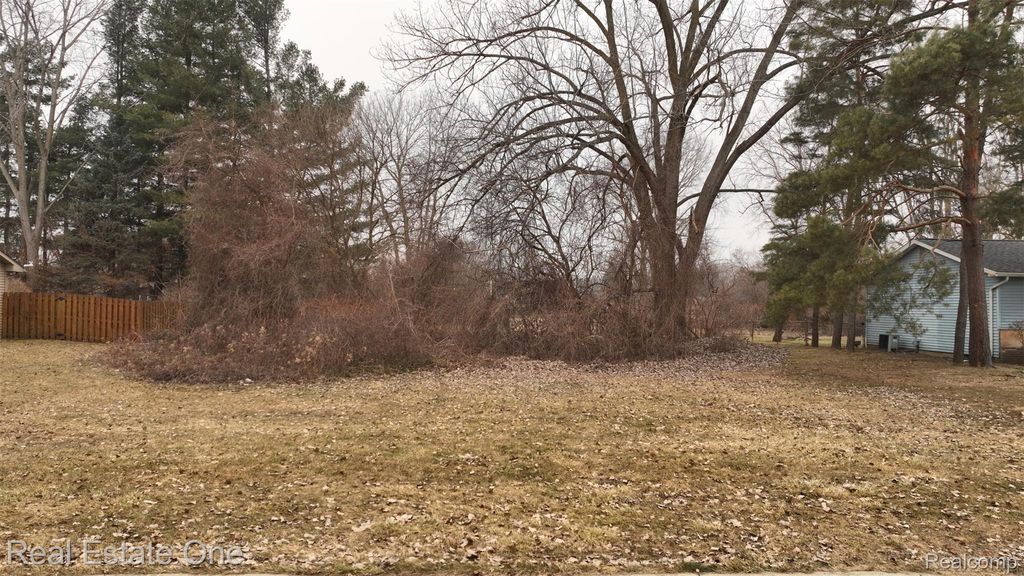 3303 Sun Valley Drive Drive, Bridgeport charter township