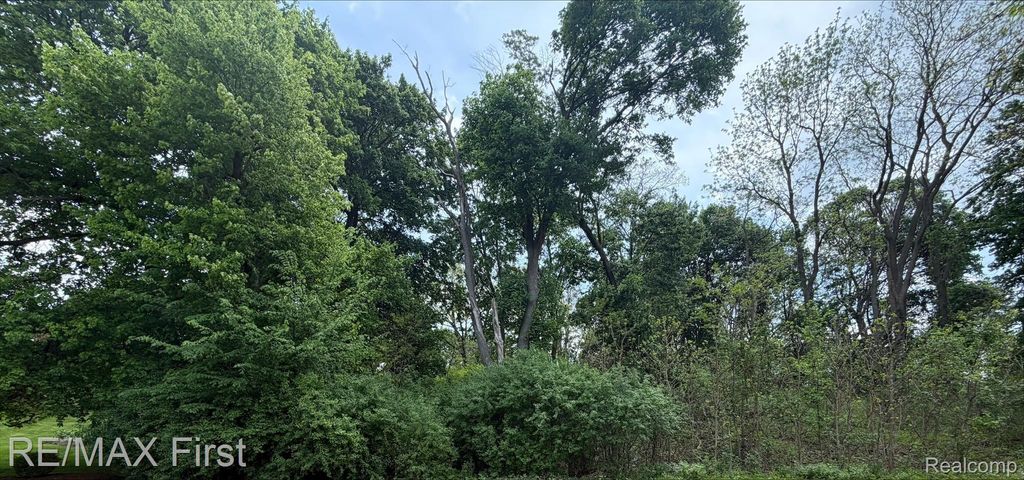 000 East Berkshire Drive, Bloomfield charter township